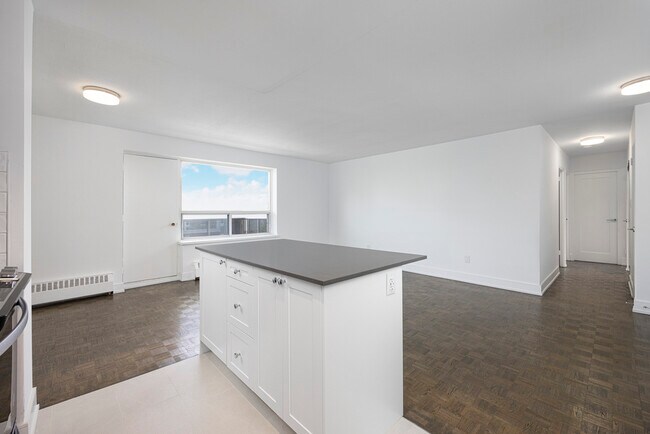 Photo - Draydon Manor