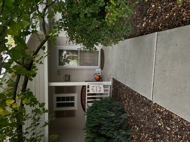 Photo - 362 Kaley St