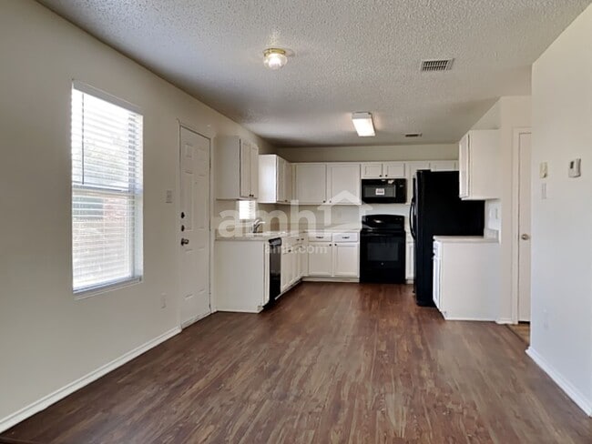 Photo - 1039 Mazourka Dr