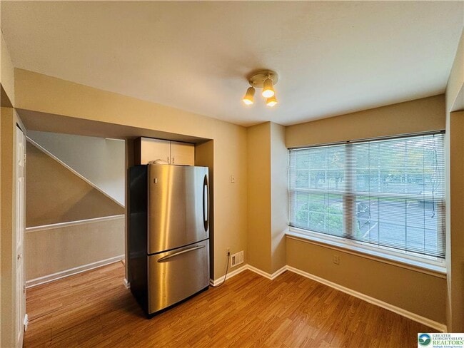 Photo - 102 Quaker Dr