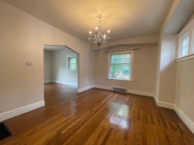 Photo - 1725 Compton Rd