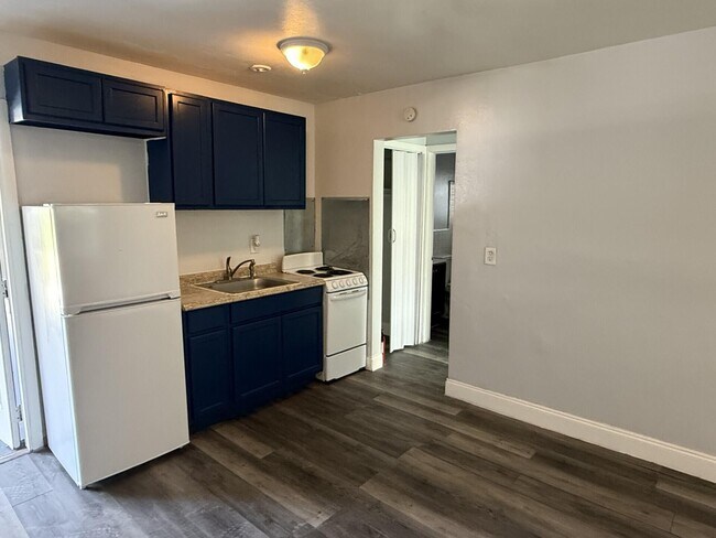 Photo - 131 E 27th St