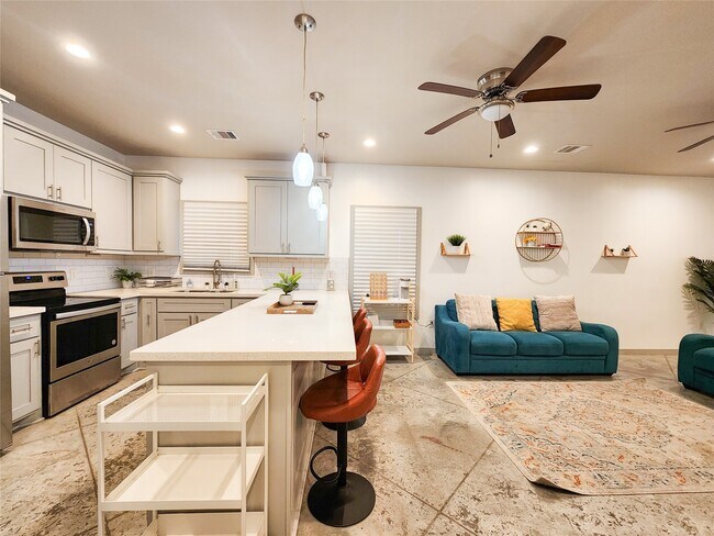 Photo - 5910 Shelburne St