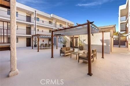 Photo - 835 E Lomita Ave Unidad 204 Rental