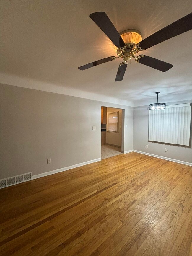 12116 Columbia Ave