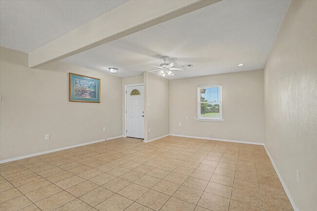 Photo - 827 Pickney Ave