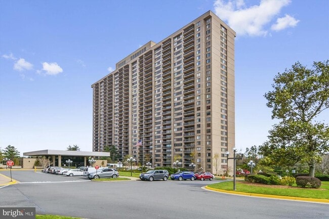 Building Photo - 3701 S George Mason Dr Unit 2410N Rental