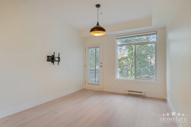 Photo - Bright & Updated 1-Bedroom Condo in the Heart of Surrey City Centre Unit 213