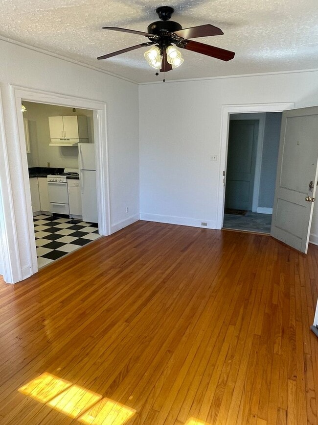 Photo - 1BD/1BA Corner Unit ON Napoleon Ave Unidad L