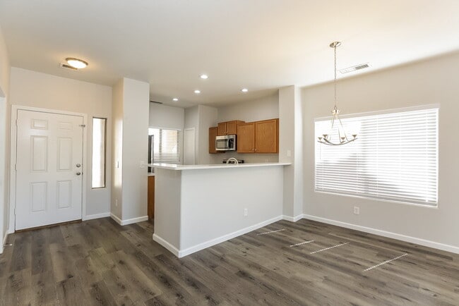 93 3rd Ave W