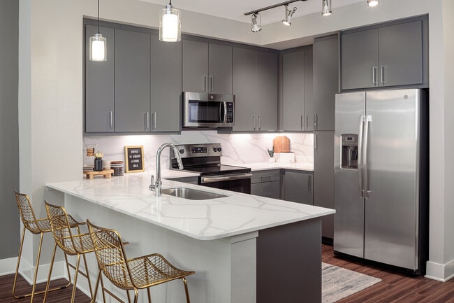 Kitchen - AMLI Addison