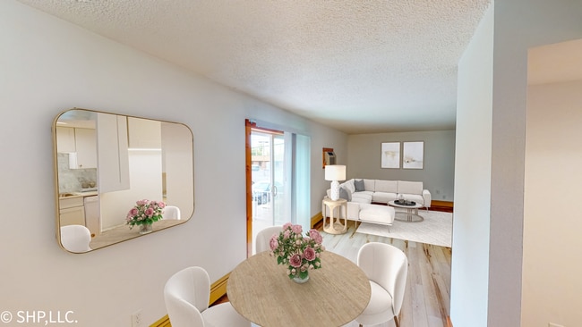 Building Photo - 115 W Lawrence Ave Unit C