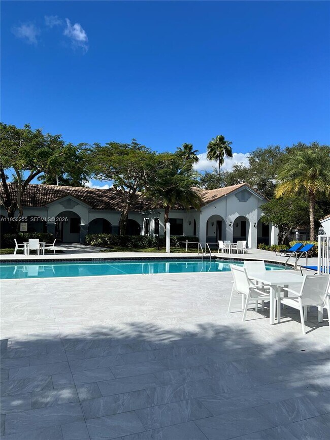 Photo - 2600 S University Dr Unidad 209