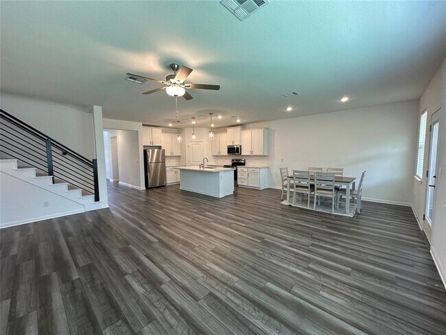 Photo - 112 Diorite Dr