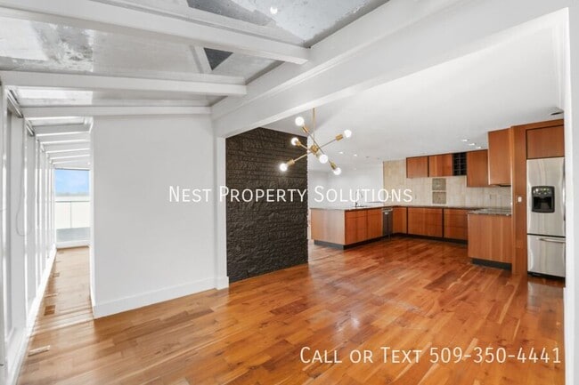 Photo - 2102 Elgin Rd NE