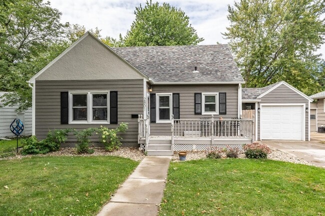 Building Photo - 2801 S Duluth Ave Rental