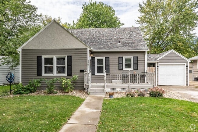 Building Photo - 2801 S Duluth Ave Rental
