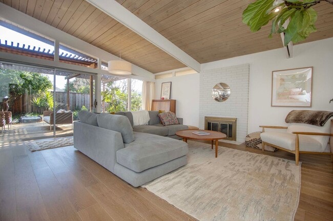 Building Photo - Sophisticated 3Bedroom/2BathSingle-Level Living in Terra Linda