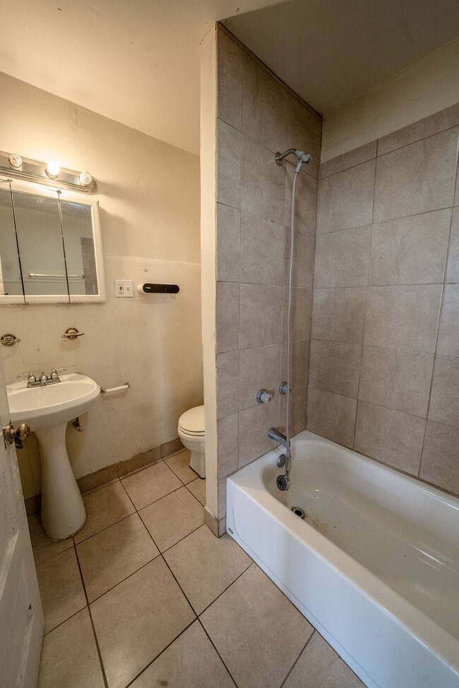 Photo - 1414 Campbell St