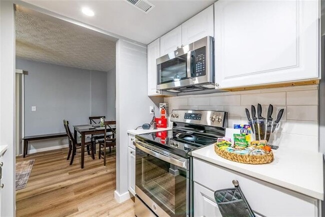 Photo - 859 Regal Path Ln