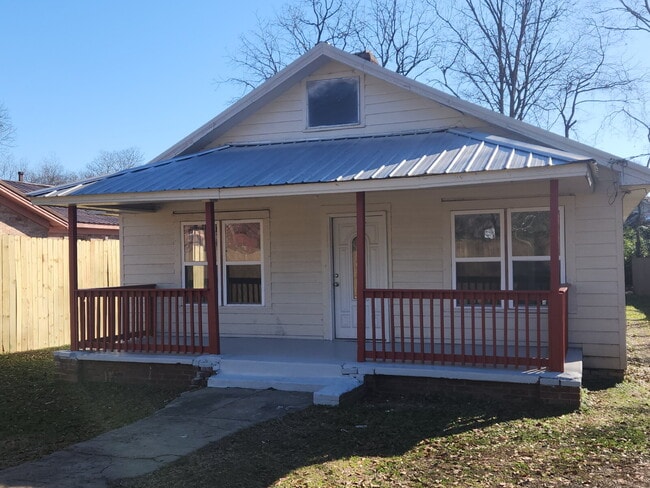 Building Photo - Total-Privacy Property: 3 Bedroom with Big Backyard