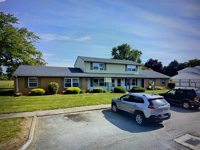 Building Photo - 166 Thomas Dr Unit A Rental