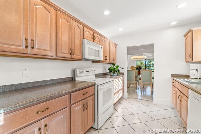 5605 Forest Oaks Terrace