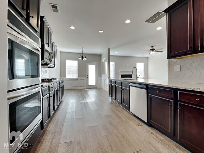 Photo - 409 Atlas Ct