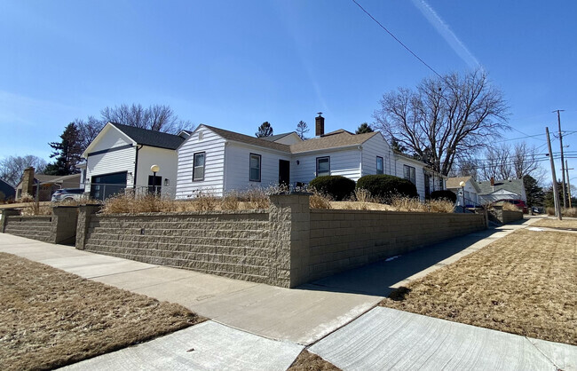 Building Photo - 1201 S Hawthorne Ave Rental