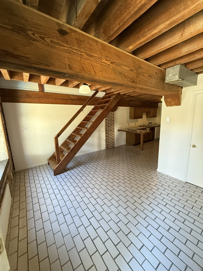 Building Photo - 11 Spruce St Unit B