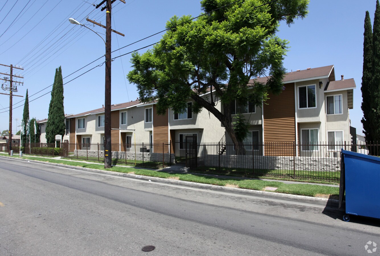 Las Brisas Apartments Cudahy, CA