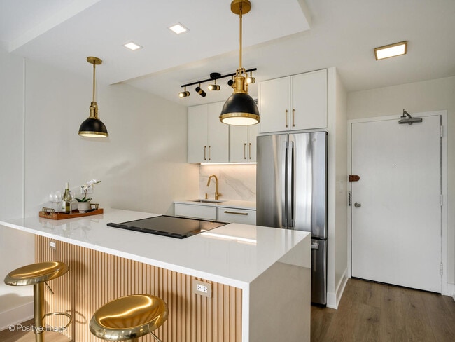 Photo - 1360 N Sandburg Terrace