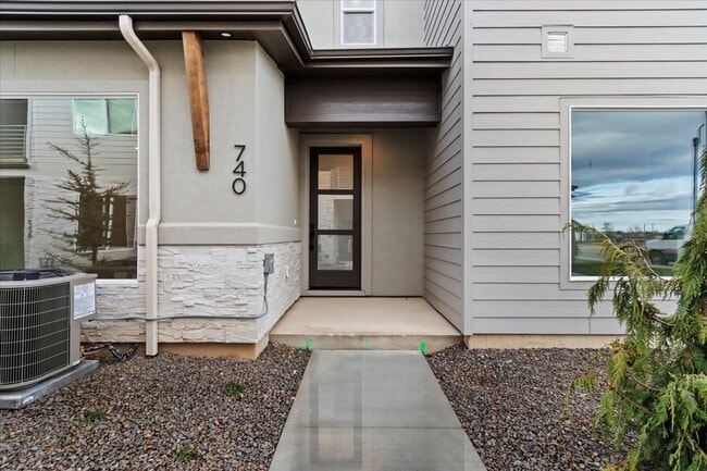 Photo - Brand New 3 Bed 2.5 Bath Townhouse With Many Amenities
