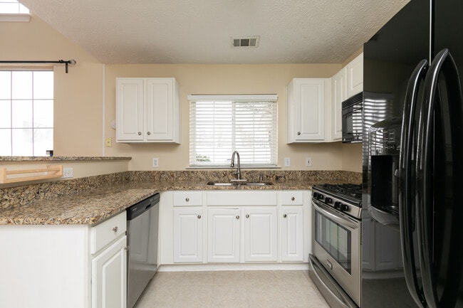 Photo - 726 Windcroft Cir NW
