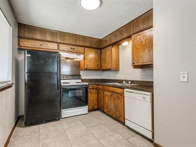 Photo - 821 Russell Cir