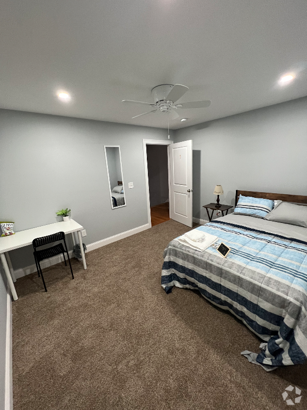 Building Photo - 158B Beacon St Rental