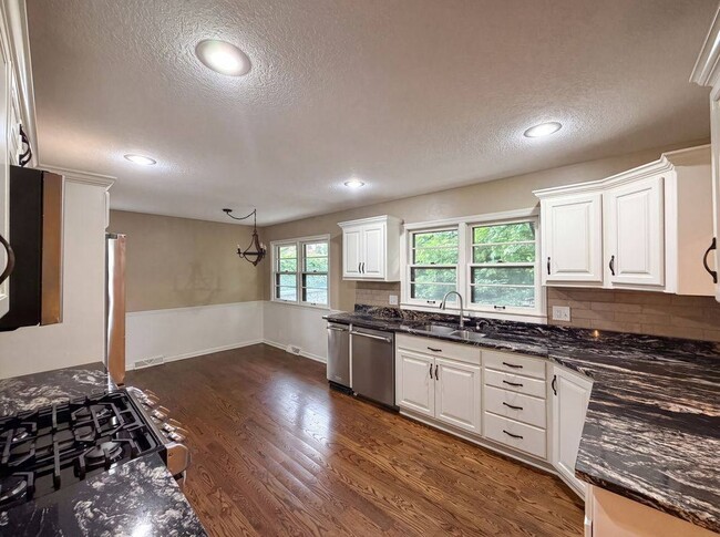 Photo - 4321 NW Briarcliff Ln