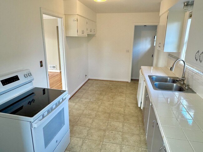 Photo - Rose City Park Neighborhood Quintessential Ranch Home on Corner Lot with Huge Basement, Fenced Ya...