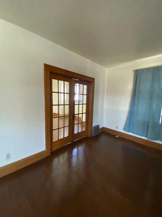 Photo - 2708 Hoagland Ave