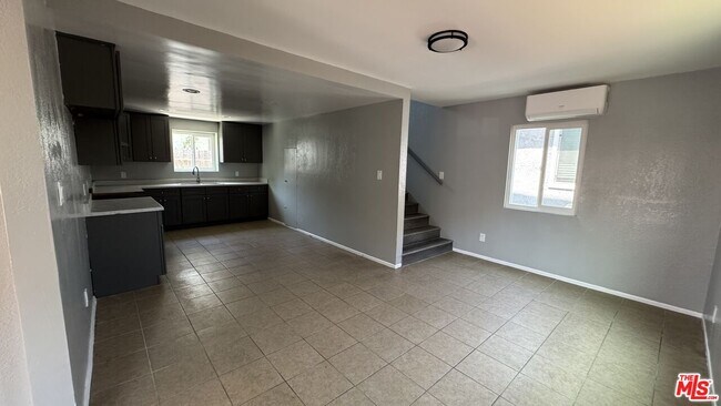 1255 Velasco St