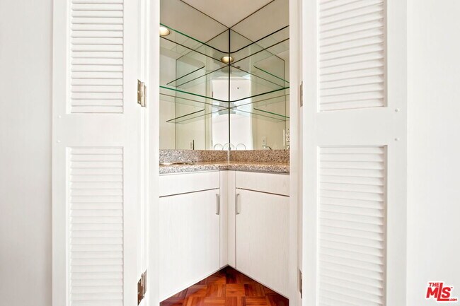 10724 Wilshire Blvd Unit 1104