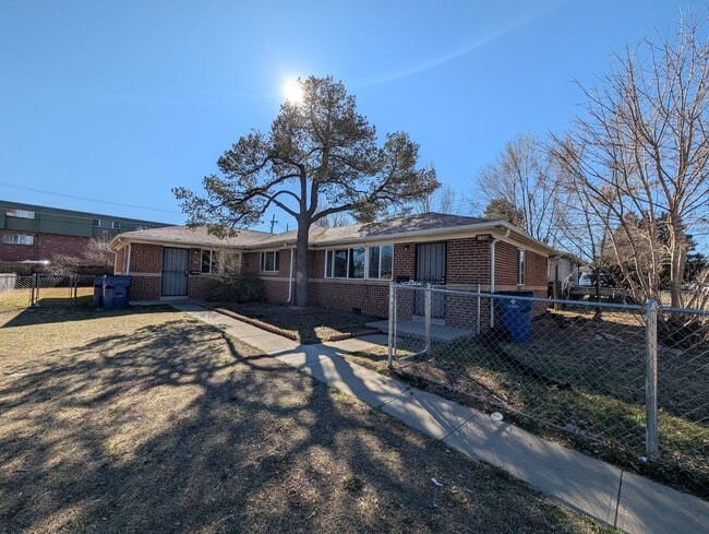 Building Photo - 1310 N Moline St