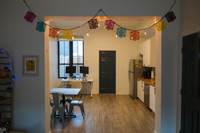 Photo - 2015 Forbes Ave Unit 1