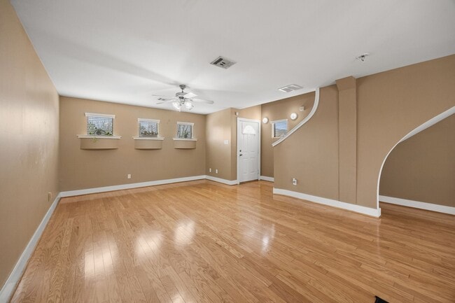 Photo - 5951 S Loop E