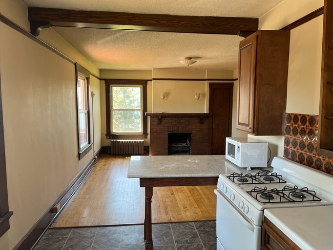 Photo - Charming, Vintage, Downtown Apartment Unidad #2