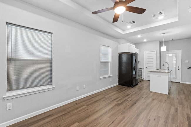 Photo - 8161 Tate St