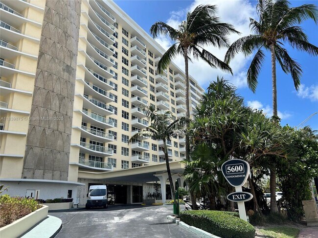 Photo - 5600 Collins Ave Unidad 15V