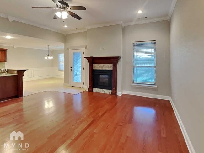 Photo - 102 NE Larkspur Ln