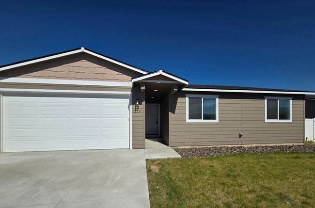 Building Photo - **New Construction** FOUR Bedroom House for Rent in Eastmont School District!