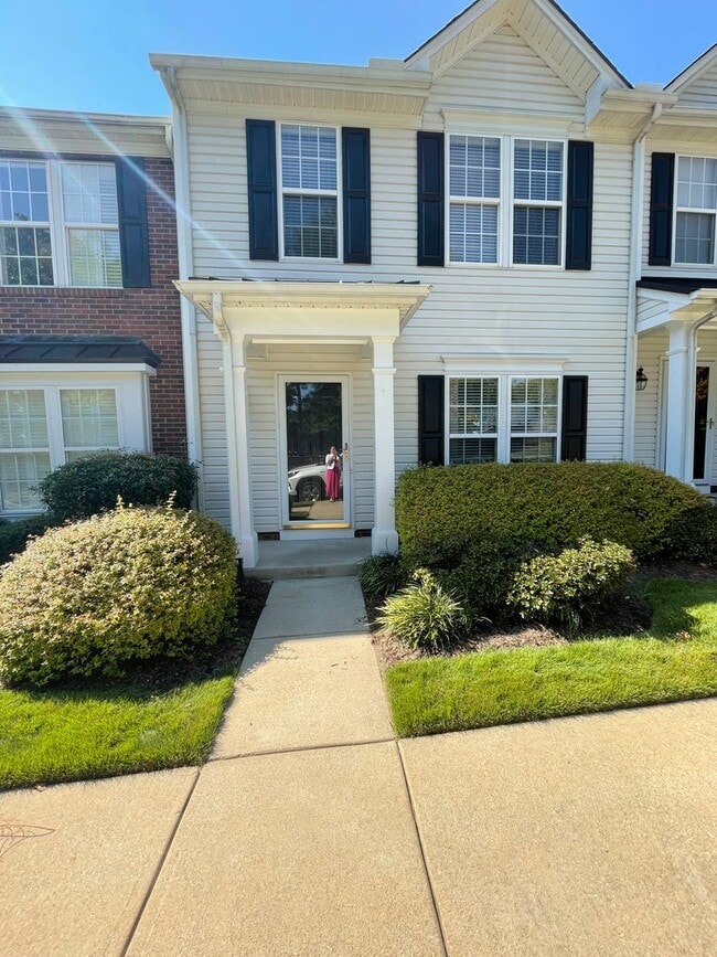 Building Photo - Hadley Commons 2 Bedroom 2.5 Bath Townhome